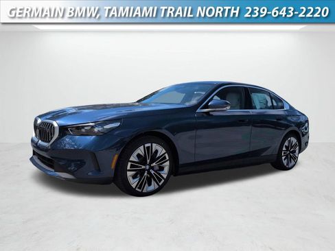 New 2026 BMW i5 eDrive40 w/ Premium Package image 1