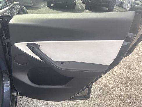 Used 2022 Tesla Model Y Performance image 19