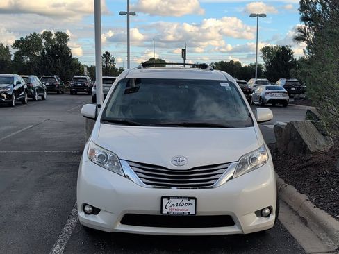 Used 2017 Toyota Sienna XLE w/ XLE Navigation Package AWD/4WD image 7