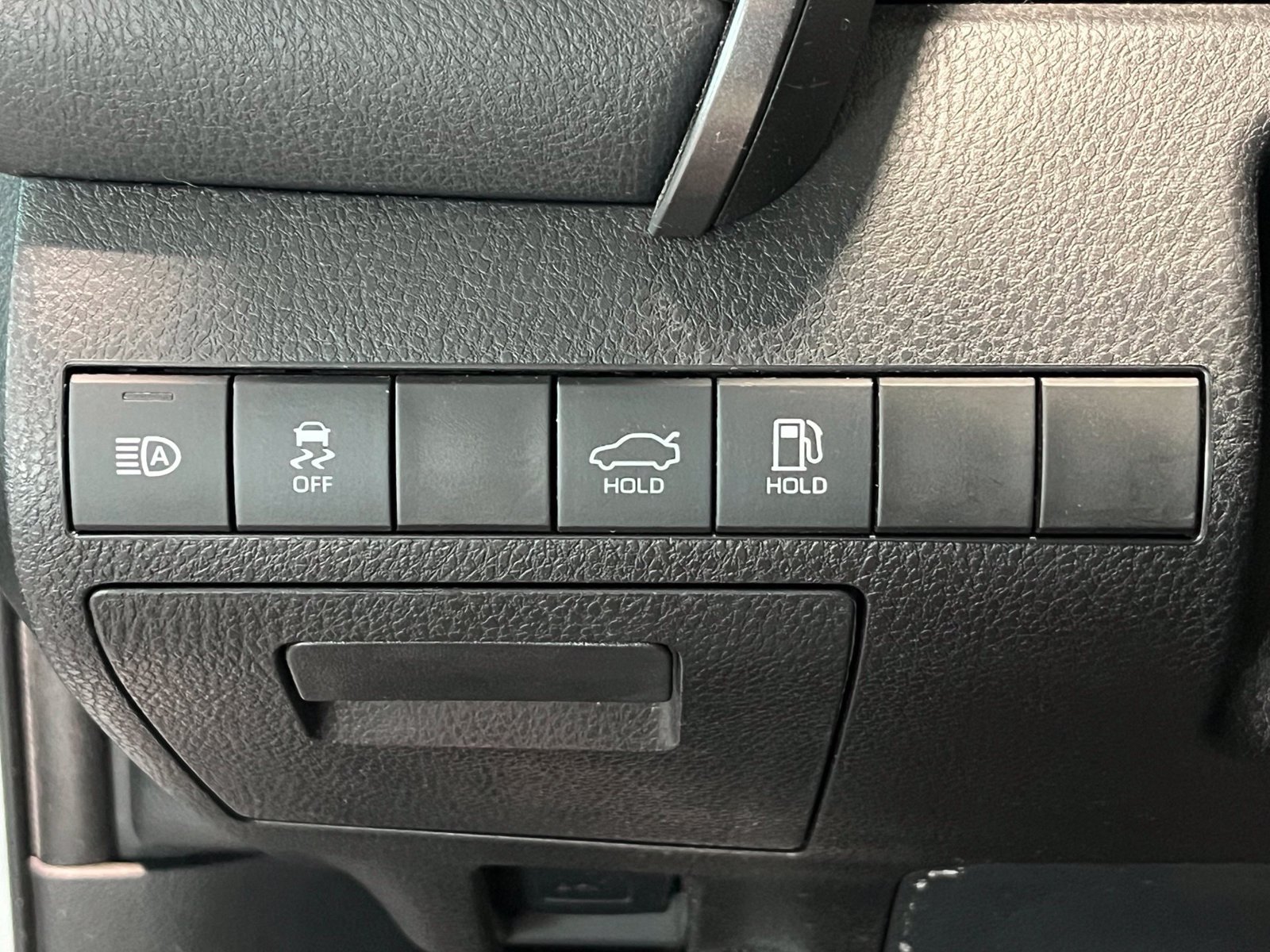 Used 2022 Toyota Camry SE w/ Carpet Mat Package (TMS) FWD image 30