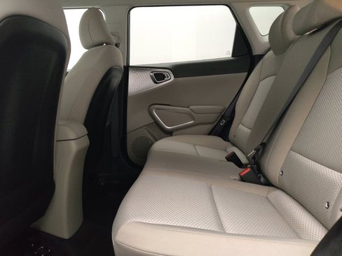 Used 2025 Kia Soul LX w/ LX Technology Package image 18