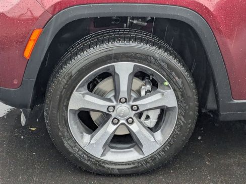 New 2025 Jeep Grand Cherokee Limited w/ Luxury Tech Group II image 15