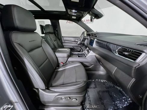 Used 2024 GMC Yukon Denali w/ Advanced Technology Package AWD/4WD image 45