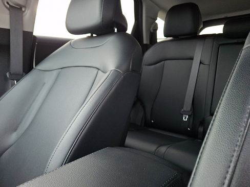 Used 2024 Kia Sportage EX image 18