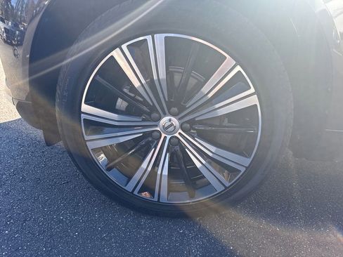 Certified 2023 Volvo XC60 B5 Plus w/ Protection Package Premier image 31