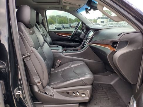 Used 2019 Cadillac Escalade ESV Luxury AWD/4WD image 14