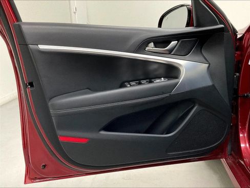 Used 2022 Genesis G70 2.0T RWD image 16
