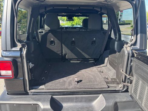 Used 2025 Jeep Wrangler Unlimited Sport AWD/4WD image 30