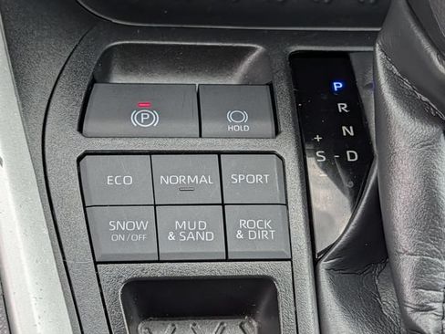 Used 2025 Toyota RAV4 LE AWD/4WD image 16