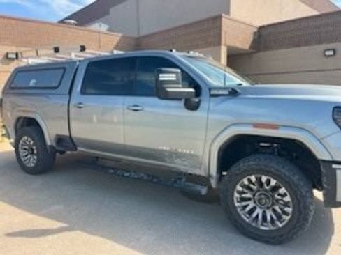 Used 2024 GMC Sierra 2500 AT4 w/ AT4 Preferred Package AWD/4WD image 2