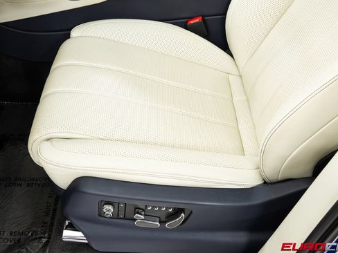 Used 2021 Bentley Bentayga AWD/4WD image 42
