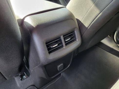 Used 2018 Chevrolet Equinox LT FWD image 28