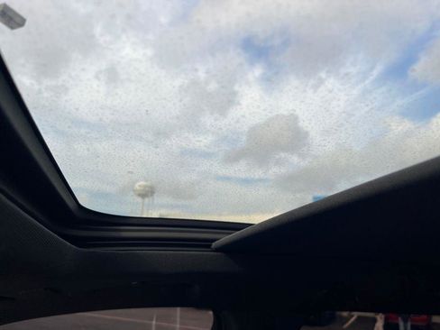 Used 2025 Chevrolet Traverse RS image 18