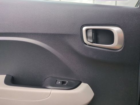 Used 2025 Hyundai Venue SEL FWD image 25