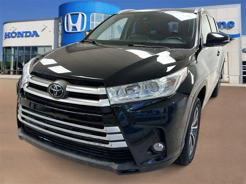 Used 2019 Toyota Highlander XLE image 4