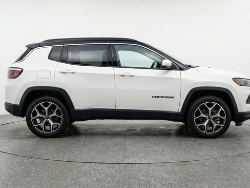 Used 2025 Jeep Compass Limited AWD/4WD image 11