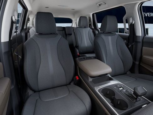 New 2026 Kia Carnival LX image 15