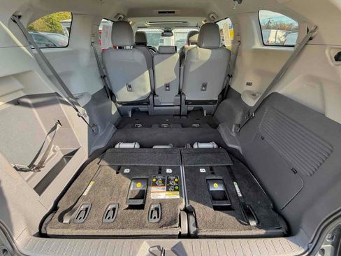 Used 2024 Toyota Sienna XLE image 35