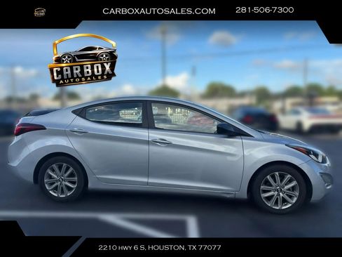 Used 2014 Hyundai Elantra SE w/ Option Group 02 FWD image 6