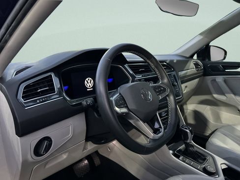 Used 2022 Volkswagen Tiguan SE image 34