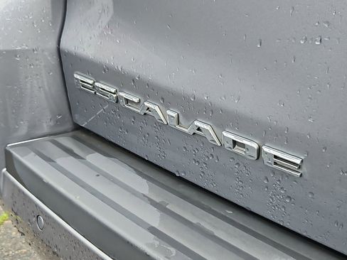 Used 2018 Cadillac Escalade Luxury image 29