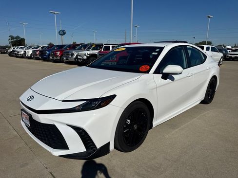 Used 2026 Toyota Camry SE FWD image 23