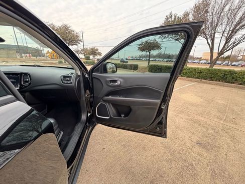 Used 2018 Jeep Compass Limited w/ Navigation Group FWD image 16