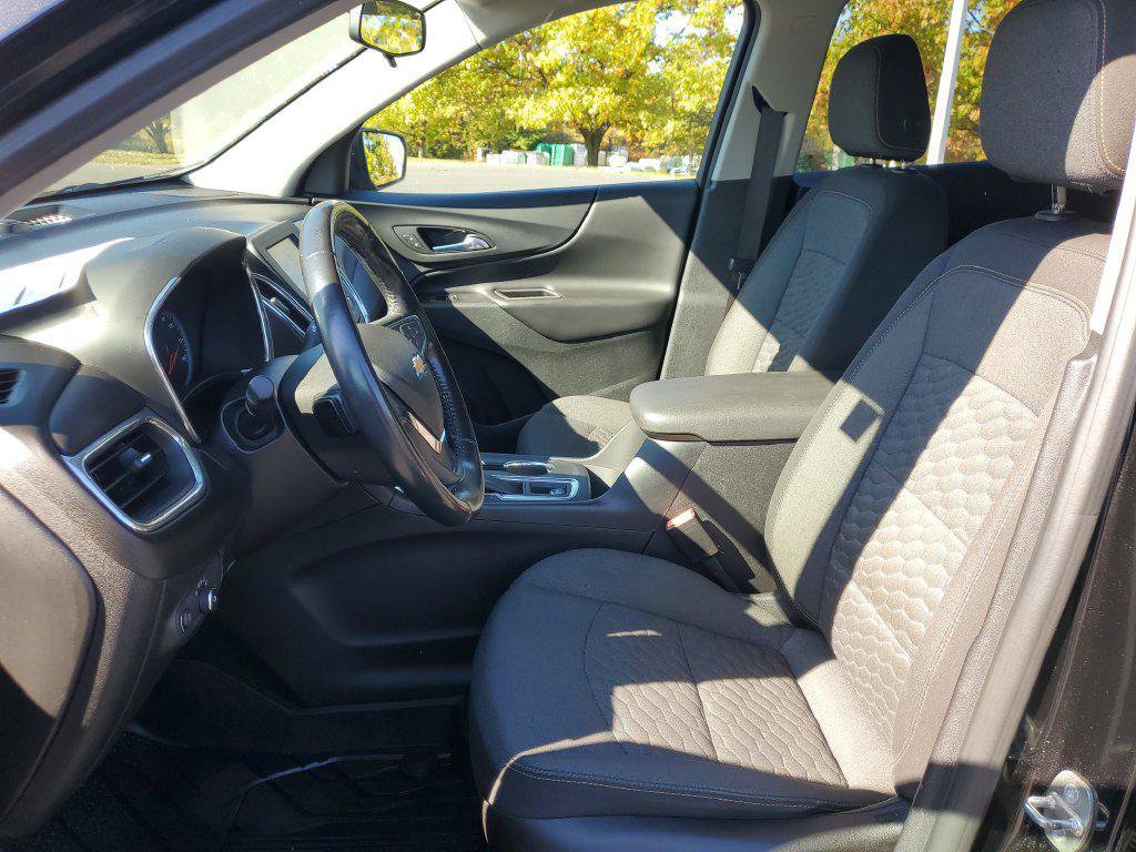 Used 2018 Chevrolet Equinox LT w/ LPO, Blackout Package AWD/4WD image 5