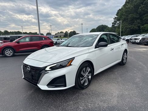 Used 2025 Nissan Altima 2.5 S FWD image 7