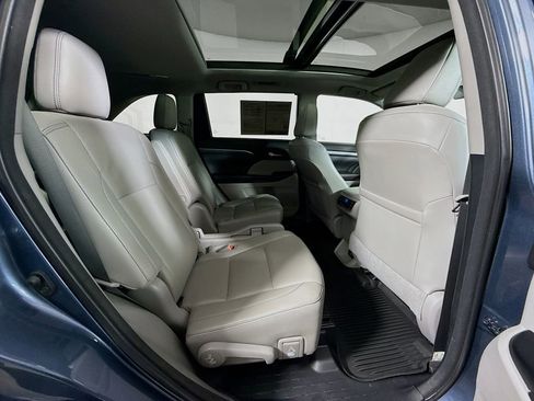 Certified 2018 Toyota Highlander Limited Platinum image 28
