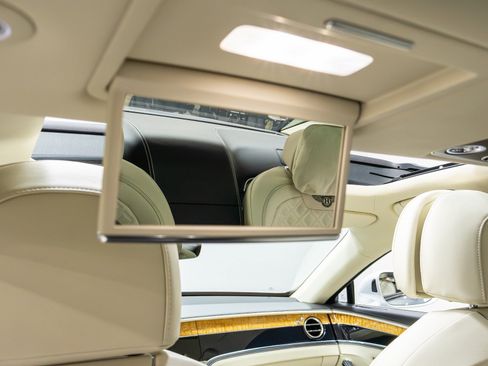 Used 2021 Bentley Flying Spur W12 image 39