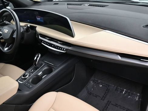 Certified 2024 Cadillac XT4 Luxury FWD image 11