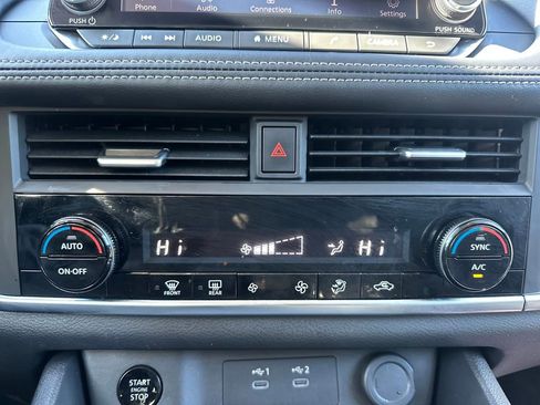 Used 2025 Nissan Rogue SV image 16