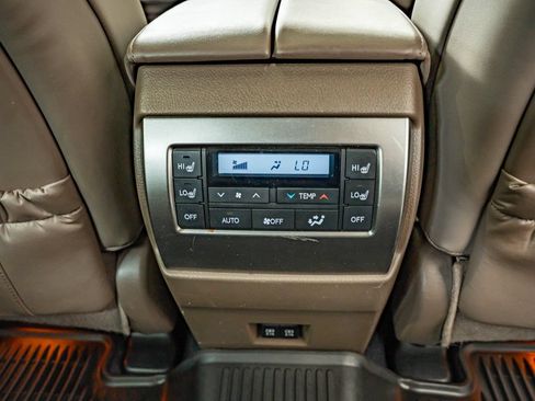 Used 2023 Lexus GX 460 Premium w/ Accessory Package AWD/4WD image 40