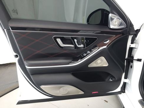 Used 2024 Mercedes-Benz S 63 AMG S w/ Carbon Fiber Exterior Package image 5