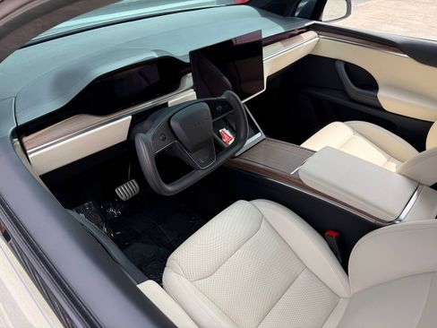 Used 2024 Tesla Model X image 18