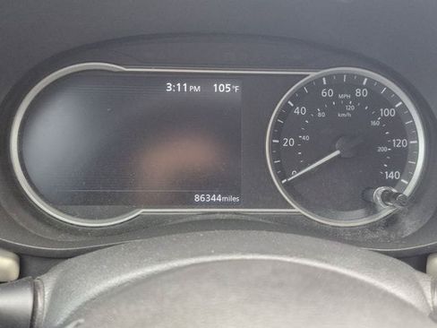 Used 2020 Nissan Versa SV FWD image 10