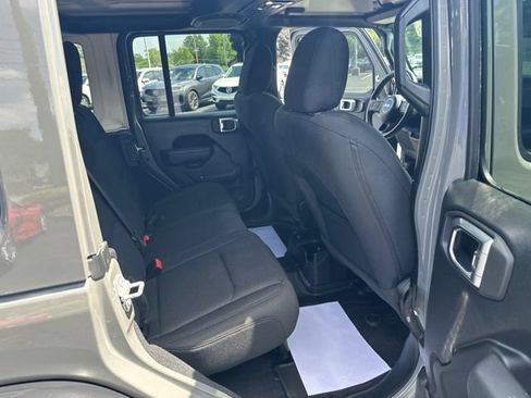 Used 2022 Jeep Wrangler Unlimited Sport AWD/4WD image 17