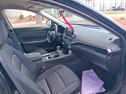 Used 2025 Nissan Altima 2.5 S FWD image 10