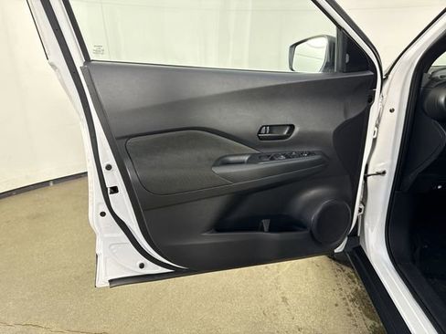 Used 2020 Nissan Kicks S image 19