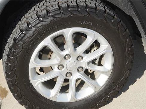 Certified 2021 Jeep Grand Cherokee Laredo image 11