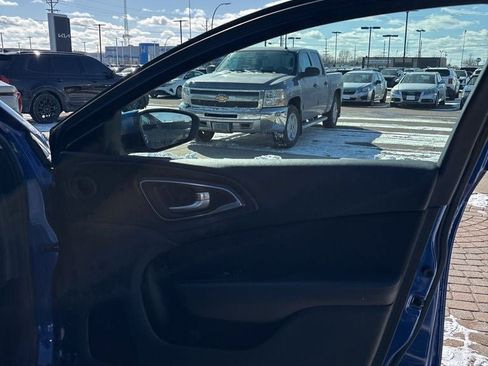 Used 2016 Chrysler 200 Limited w/ Convenience Group image 23