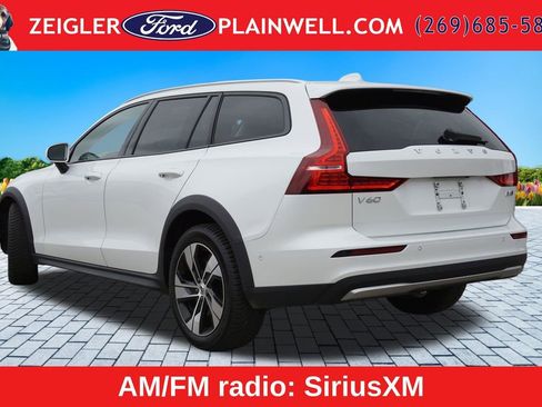 Used 2024 Volvo V60 B5 Cross Country Plus AWD/4WD image 3