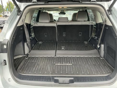 Used 2020 Toyota Highlander XLE AWD/4WD image 26