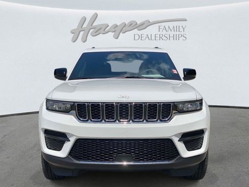 Used 2025 Jeep Grand Cherokee Laredo X w/ Luxury Tech Group I RWD image 11