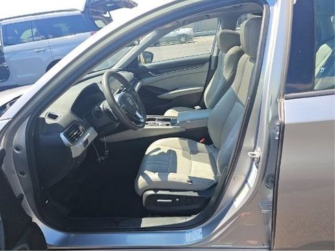 Used 2018 Honda Accord EX image 4