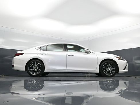 Certified 2023 Lexus ES 300h w/ Premium Package image 43