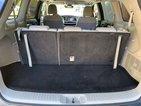 Used 2018 Toyota Highlander XLE FWD image 33