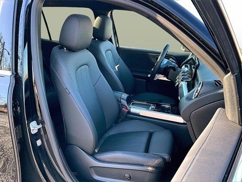 Certified 2025 Mercedes-Benz GLB 250 4MATIC image 32