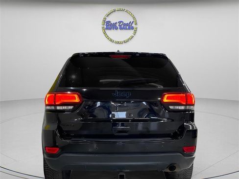 Used 2018 Jeep Grand Cherokee Laredo AWD/4WD image 5
